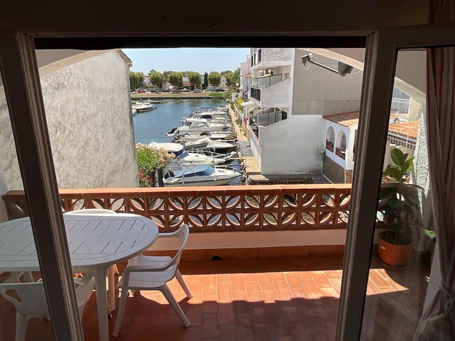 Lindo Apartamento Con Vistas Al Puerto Mistral Емпуриабрава Екстериор снимка